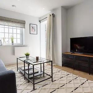 Stylish In City Centre Apartment