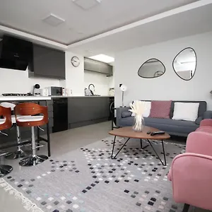 Mackintosh Flat 1 By Mia Living 2 Bedroom Near The Centre Apartment