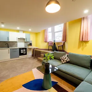 Aaron Wise - 51 Fitzhamon Apartment