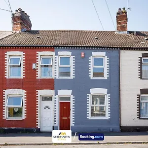 Comfy 3bed House By Stirkmartin Short Lets & Serviced With Free Parking & 8mins To Centre Holiday home